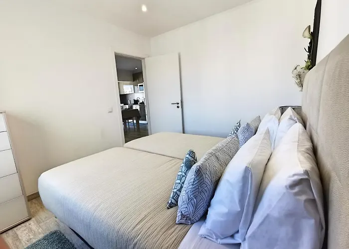 Rocha Waterside Blue Daire