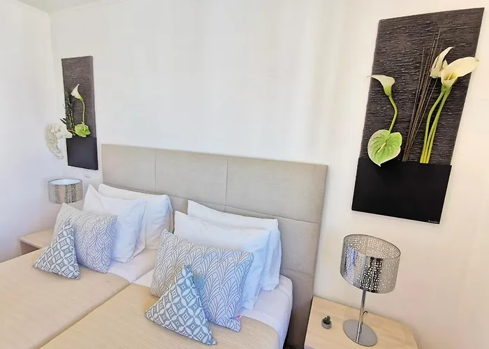 Rocha Waterside Blue Daire *