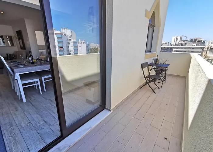 Rocha Waterside Blue Daire *